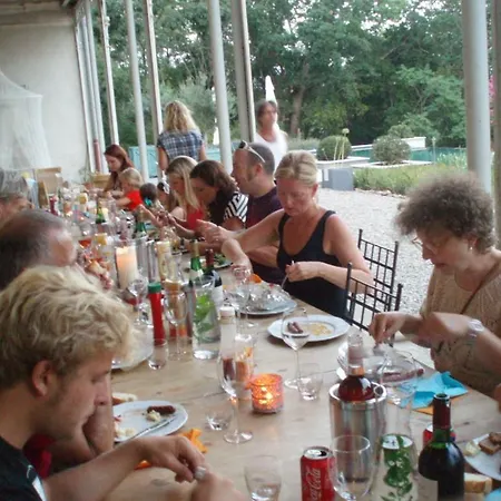 Konukevi Chateau De Blomac